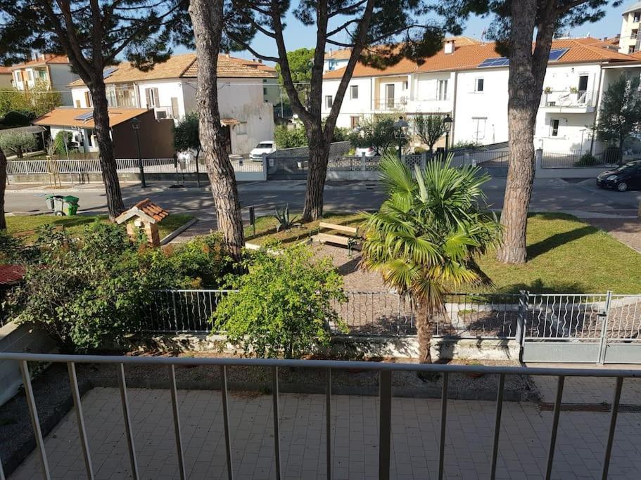Casa Ellie - Casa Vacanze Con Giardino E Posto Auto Privati Grado Exterior foto